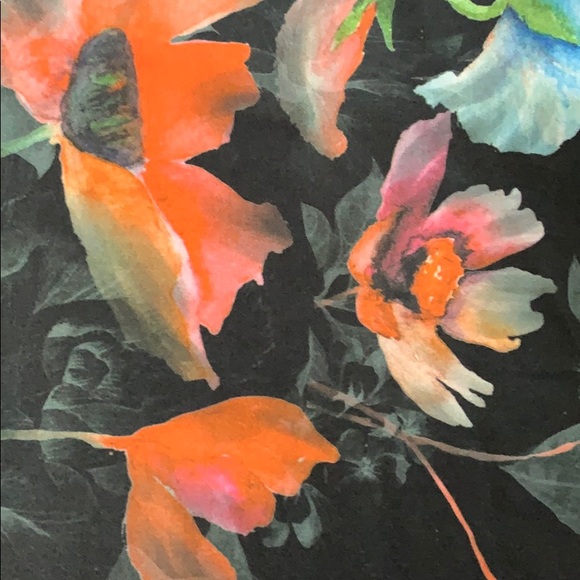 Floral short sleeve top - Picture 2 of 3